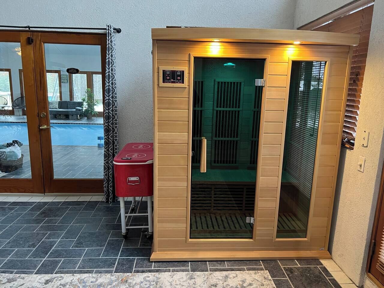 Detoxifying Infrared Sauna -- HEAVEN!