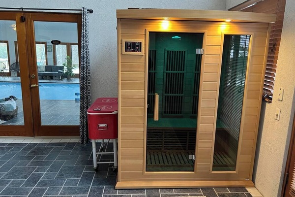 Detoxifying Infrared Sauna -- HEAVEN!