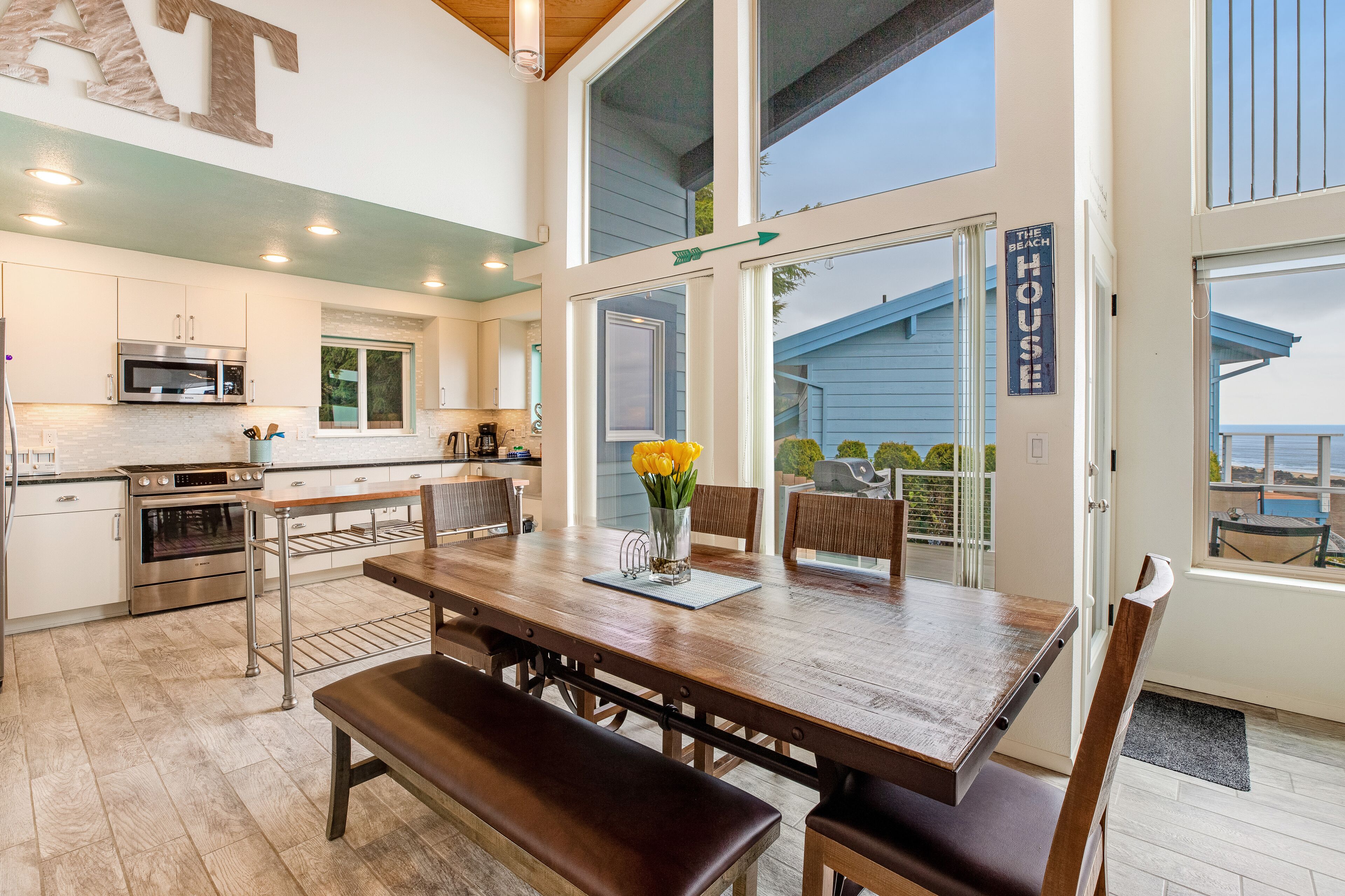 Ocean view home with a deck, gas grill, free WiFi and washer/dryer