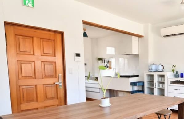 Basic House | In-room dining