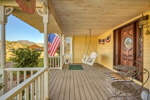 Terrace/patio - Posh mansion with antique decor, WiFi, & gas fireplace - near river and skiing (South Fork)