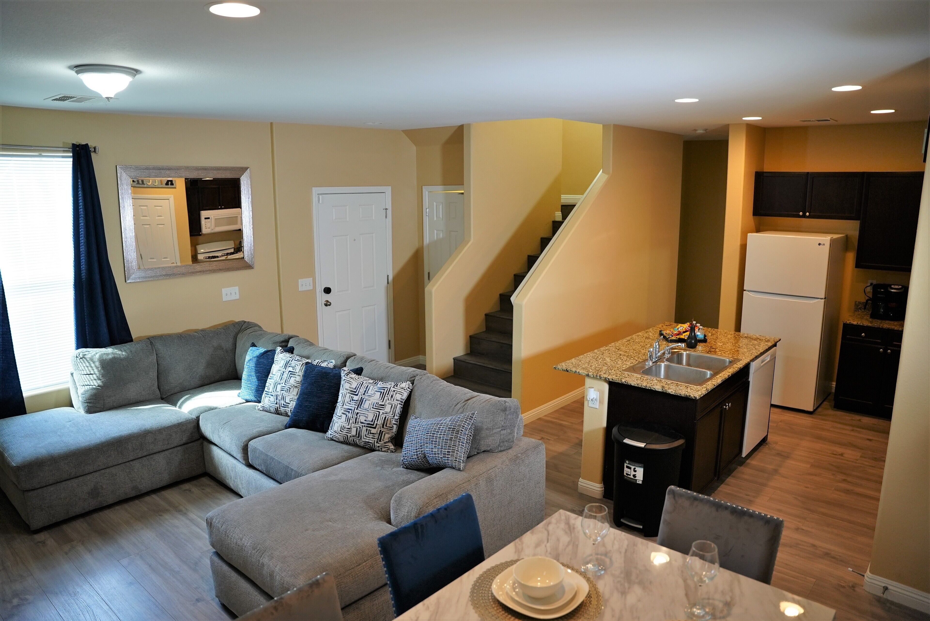 Modern 4 bedroom home Cozy & clean centrally located