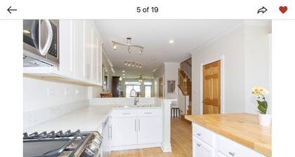 Centrally Located Chicago Townhome