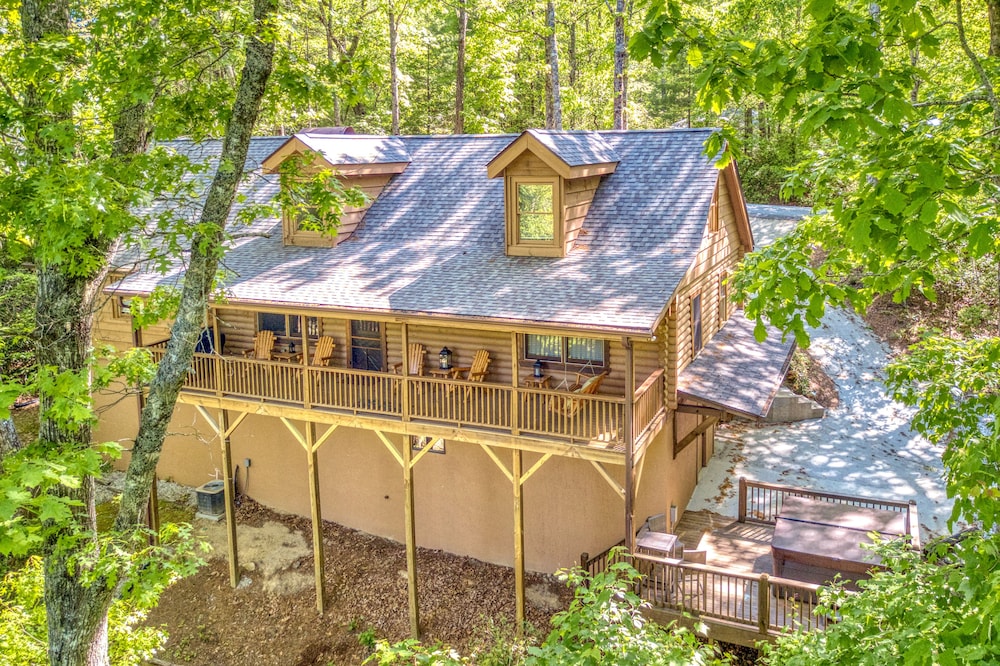 Mountain-view getaway with pool table, foosball, hot tub, WiFi, & air hockey