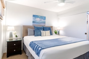 1 bedroom, iron/ironing board, Internet, bed sheets - Beautiful penthouse suite with stunning ocean view, pool, hot tub & beach access (Kihei)