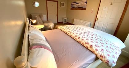 Fough East, Cozy and close to town
