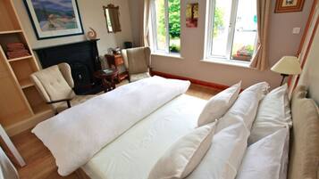 5 quartos, ferros/tábuas de passar roupa, berço de viagem