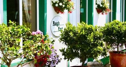 Fough East, Cozy and close to town