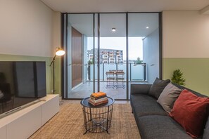 Superior Apartment, 3 Bedrooms | Living area | 50-inch Smart TV with digital channels, TV, Netflix - KULA - Apartment Parramatta (Mays Hill)