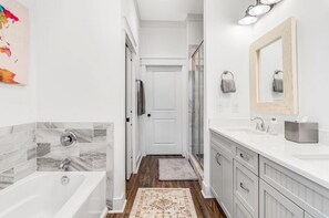 House, 6 Bedrooms | Bathroom | Towels