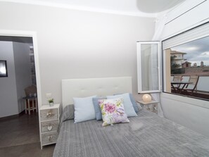 1 makuuhuone, silitysrauta/-lauta, internet