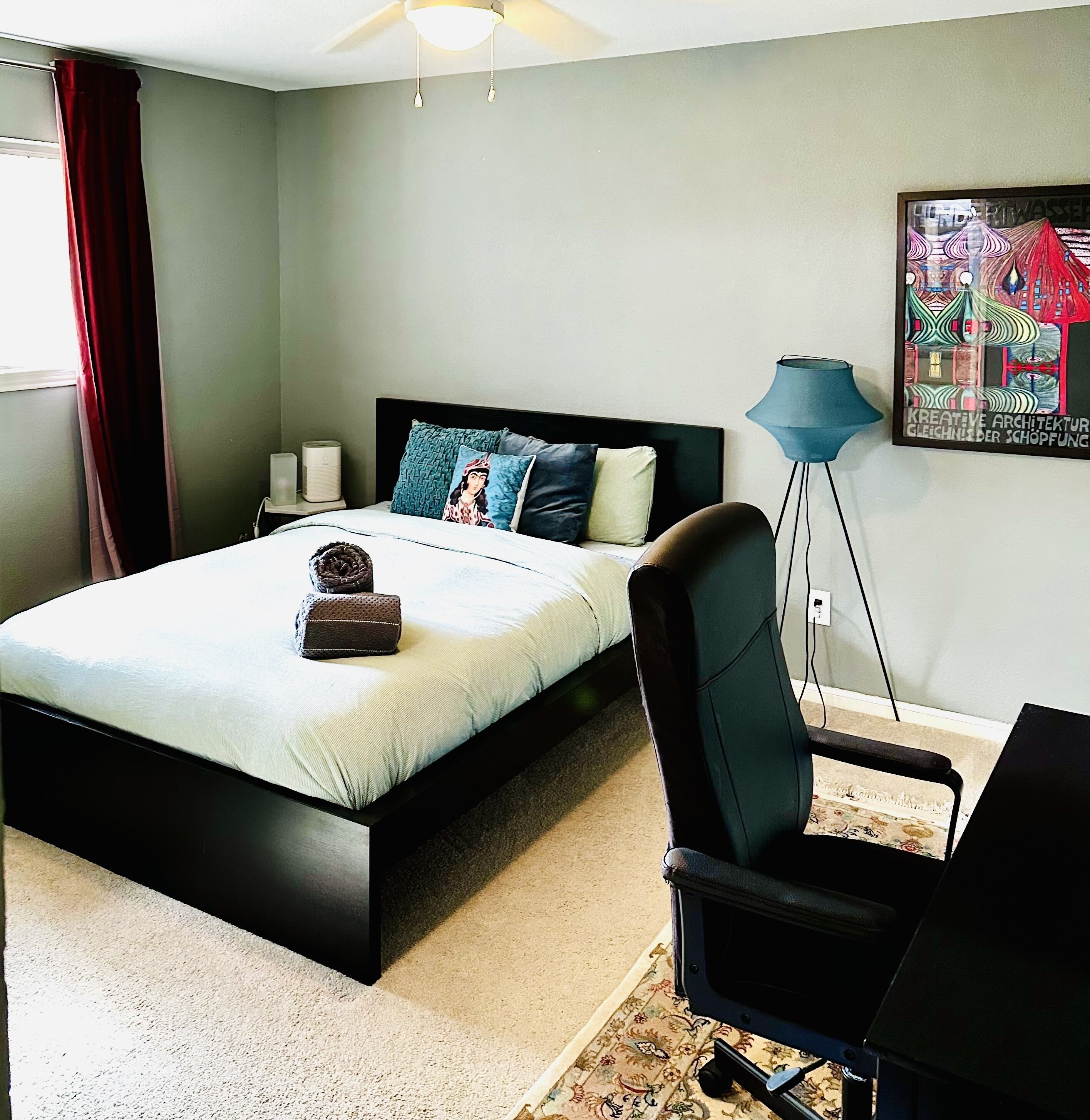 3 bedrooms, desk, iron/ironing board, free WiFi