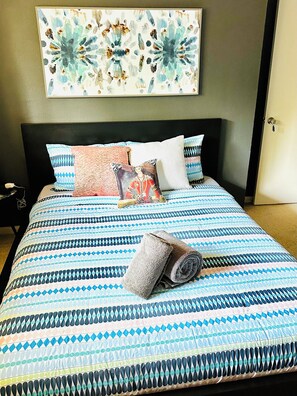 3 bedrooms, desk, iron/ironing board, free WiFi - Full House, Fire Place, BBQ, Private Pool and Backayrd in a Prime Location (Austin)