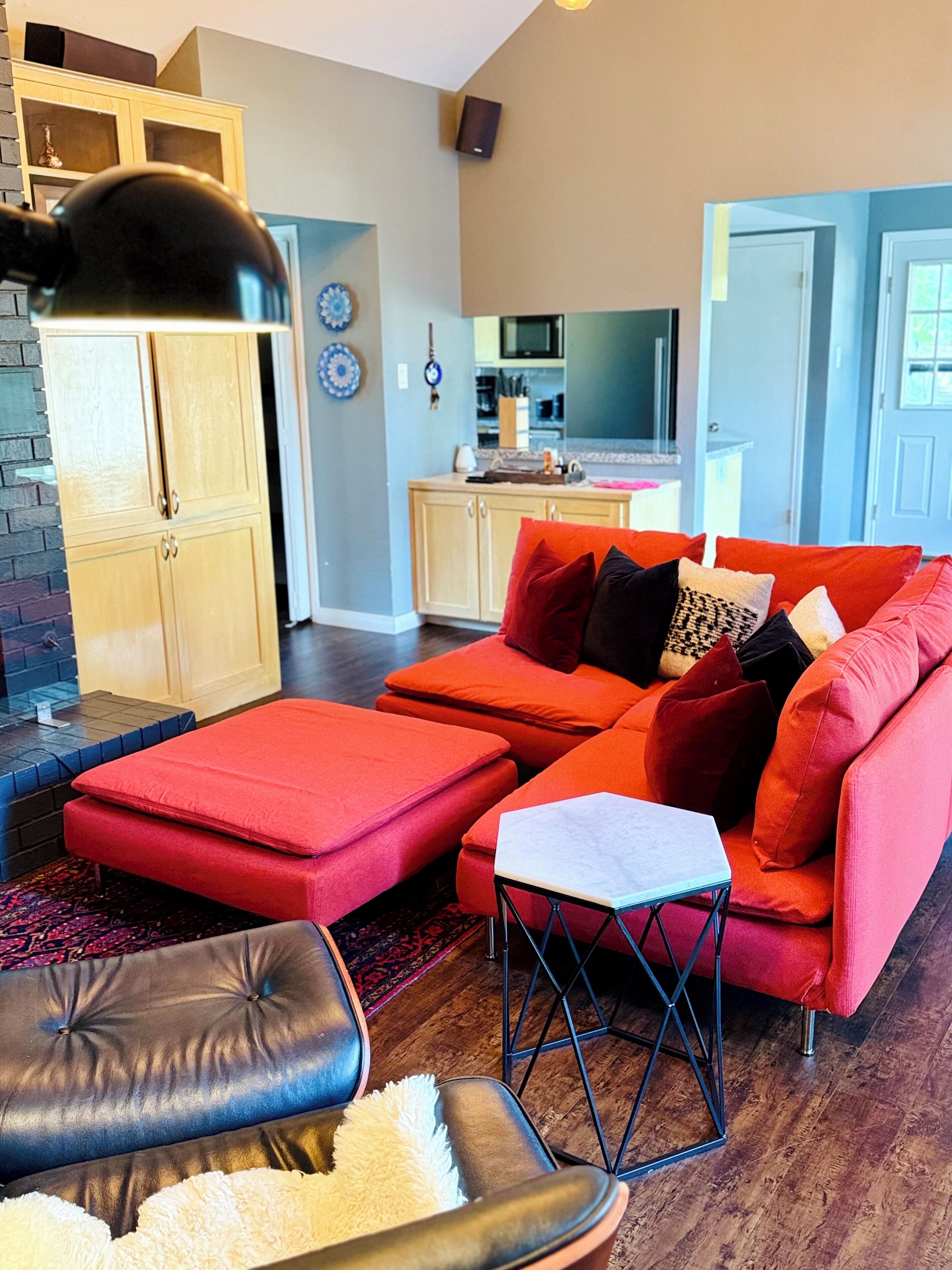 Smart TV, fireplace, stereo