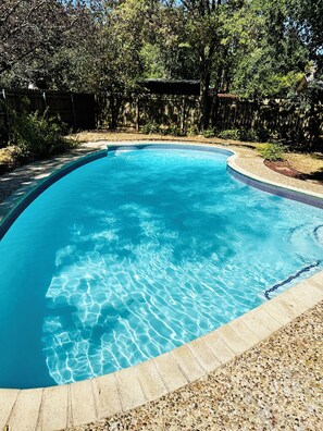 Outdoor pool - Full House, Fire Place, BBQ, Private Pool and Backayrd in a Prime Location (Austin)