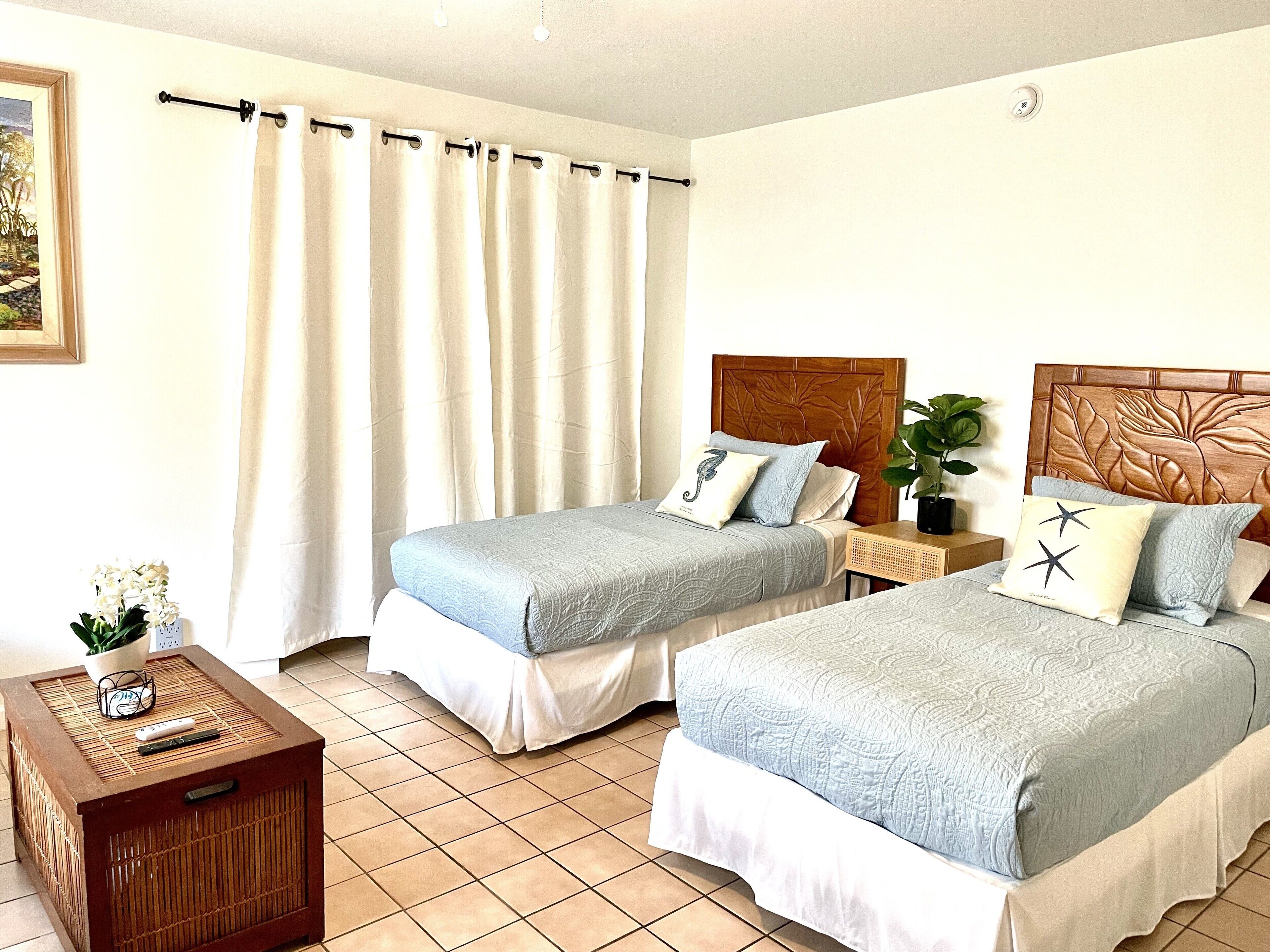 Studio as King or 2 Twin Beds 1/2 Mile From Beach