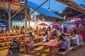 Outdoor dining - Cozy Studio Minutes From Barton springs and Downtown (Austin)