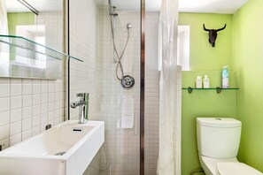 Shower - Cozy Studio Minutes From Barton springs and Downtown (Austin)