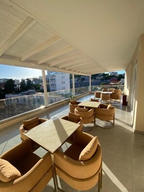 Habitación estándar con 2 camas individuales | Terraza o patio