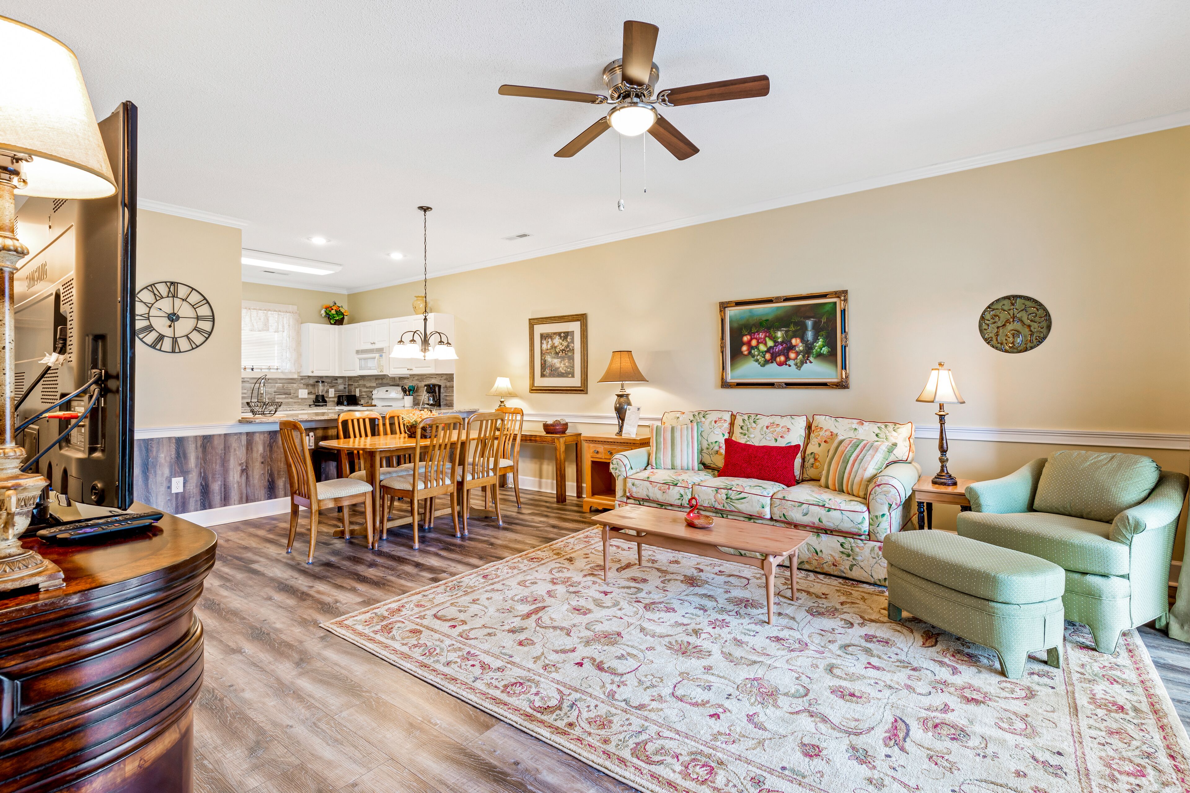 Homey condo with WiFi, central AC, w/d, and shared pool - two miles to beach