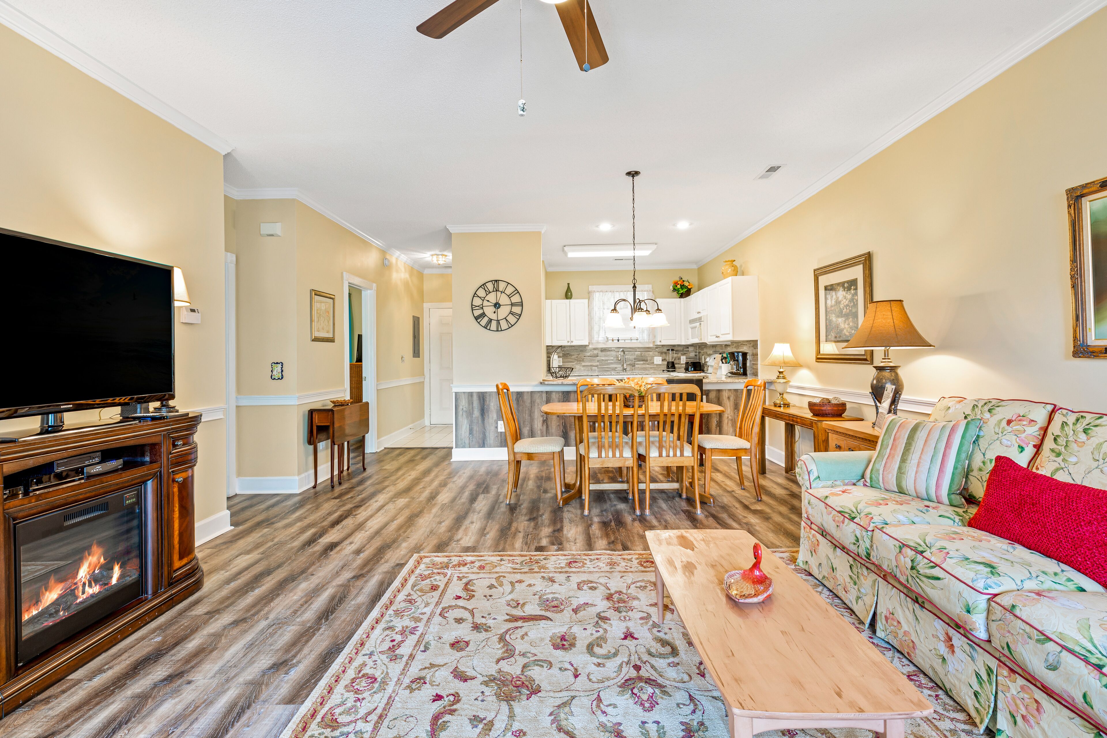 Homey condo with WiFi, central AC, w/d, and shared pool - two miles to beach