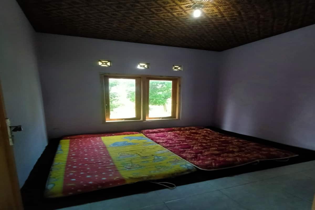 Family House | 6 bedrooms, desk