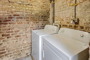 House, 2 Bedrooms | Laundry
