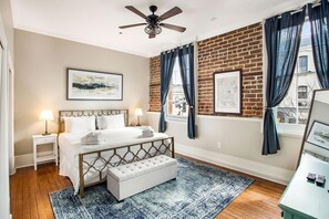 House, 2 Bedrooms - Bee's Knees by Lucky Savannah (Savannah)