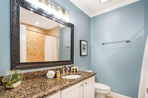 House, 2 Bedrooms | Bathroom - Bee's Knees by Lucky Savannah (Savannah)
