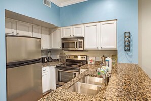 House, 2 Bedrooms | Private kitchen