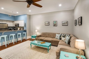 House, 2 Bedrooms | Living room - Bee's Knees by Lucky Savannah (Savannah)