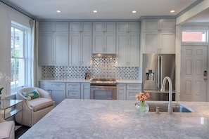 House, 2 Bedrooms | Private kitchen - Chateau on Charlton by Lucky Savannah (Savannah)