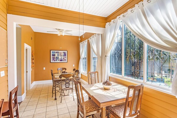 House, 3 Bedrooms | In-room dining