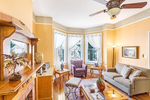 House, 3 Bedrooms | Living room