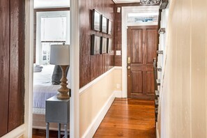 Interior - Abe's Abode by Lucky Savannah (Savannah)