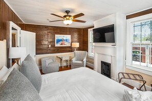 Room - Abe's Abode by Lucky Savannah (Savannah)