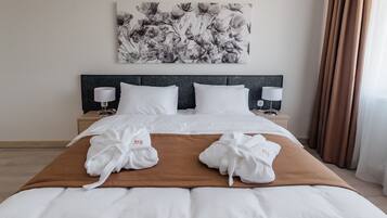 Hypo-allergenic bedding, down duvets, Tempur-Pedic beds, desk