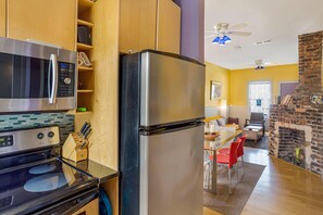 House, 2 Bedrooms | Private kitchen