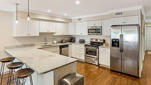 Townhome, 1 Bedroom | Private kitchen - Huntingdon Gem Garden (Savannah)