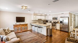 Townhome, 1 Bedroom | Living room - Huntingdon Gem Garden (Savannah)