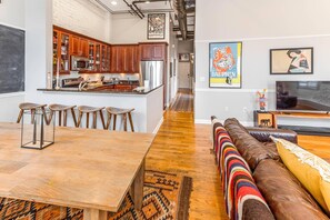 Townhome, 2 Bedrooms | In-room dining