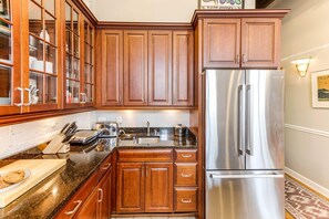 Townhome, 2 Bedrooms | Private kitchen