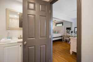 House, 3 Bedrooms | Bathroom | Towels - Sissy's Cottage (Tybee Island)