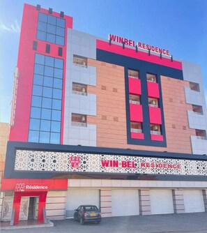 Vista frontal de la propiedad