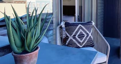 *Free Ski Rental* Main Street Park City Designer Studio – Walk to Skiing, Shopping, Dining and More!