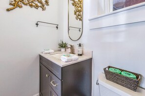 Bathroom - State Street Escape by Lucky Savannah (Savannah)