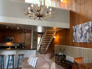 Smart TV, fireplace, DVD player, books - Woodsy retreat near Northstar & lake (Kings Beach)