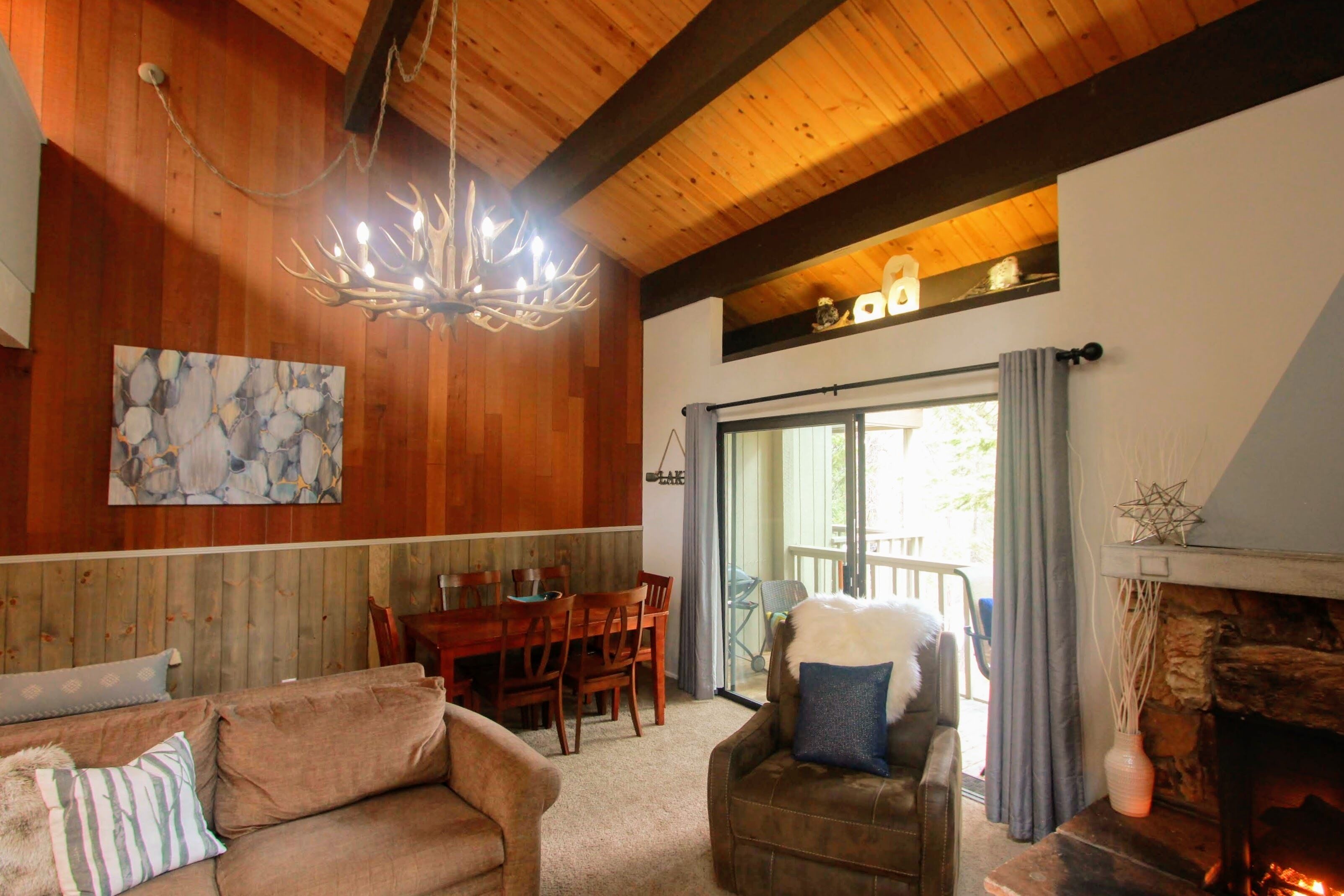 Woodsy retreat near Northstar & lake