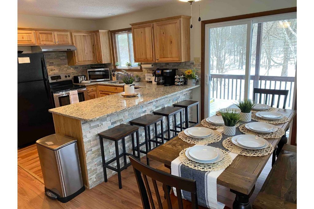 Quite Family Ski Cabin w/ Bonus BR. Wet Bar, Pool Table and Foosball Table