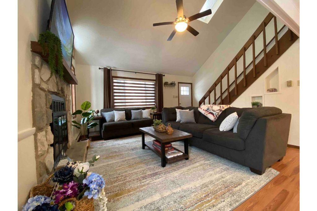 Quite Family Ski Cabin w/ Bonus BR. Wet Bar, Pool Table and Foosball Table